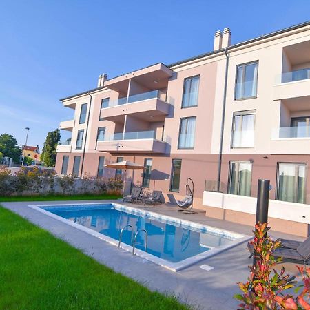 Luxury Apartment Faro With Sea View And Swimming Pool Premantura Buitenkant foto
