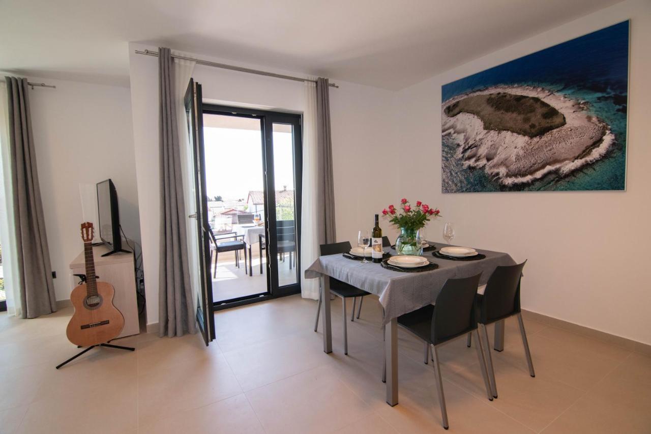 Luxury Apartment Faro With Sea View And Swimming Pool Premantura Buitenkant foto