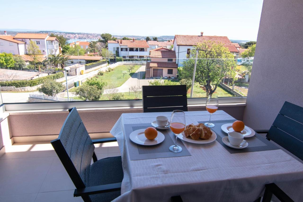 Luxury Apartment Faro With Sea View And Swimming Pool Premantura Buitenkant foto