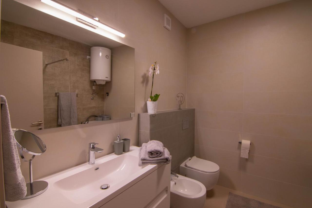Luxury Apartment Faro With Sea View And Swimming Pool Premantura Buitenkant foto