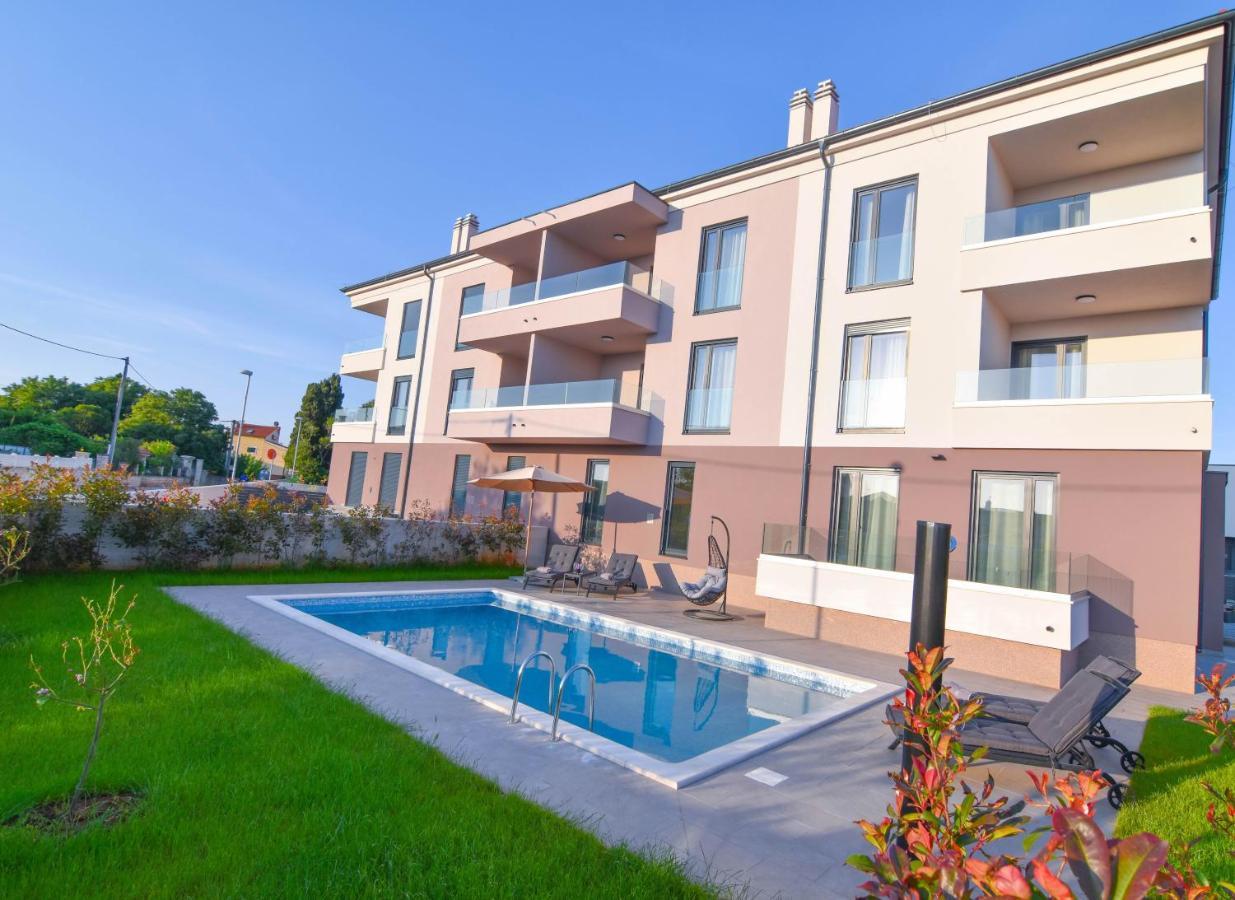 Luxury Apartment Faro With Sea View And Swimming Pool Premantura Buitenkant foto
