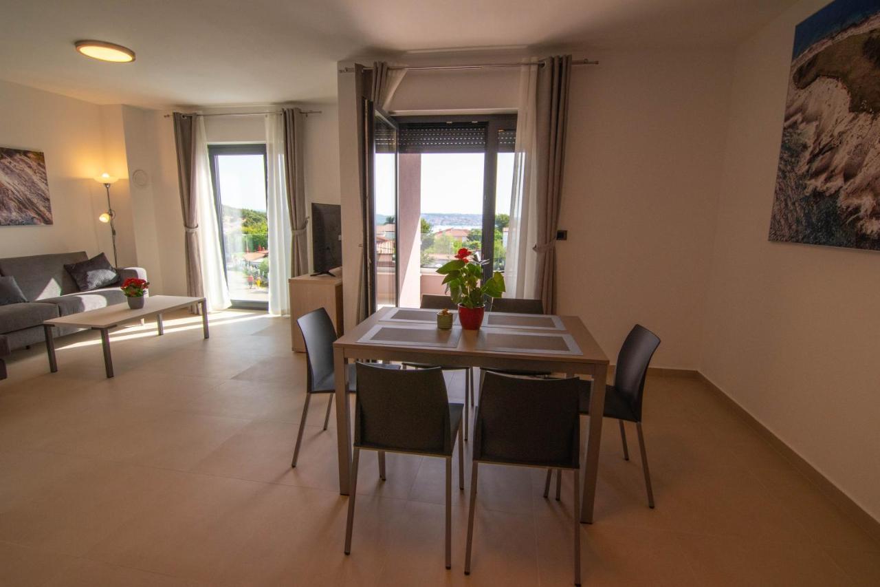 Luxury Apartment Faro With Sea View And Swimming Pool Premantura Buitenkant foto